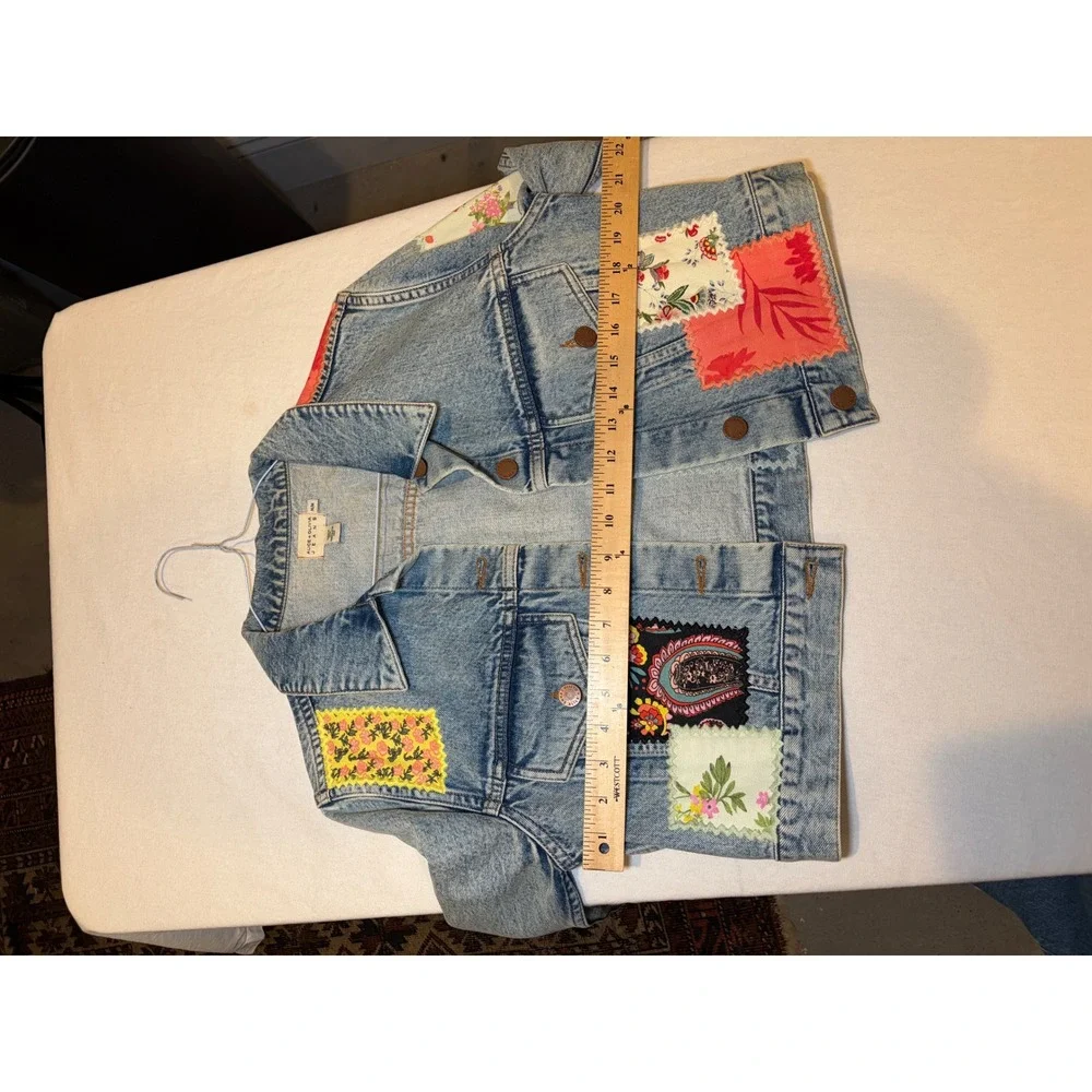 Alice + Olivia Jeans Patchwork Cropped Denim Jacket Light Wash Floral - Picture 9 of 9